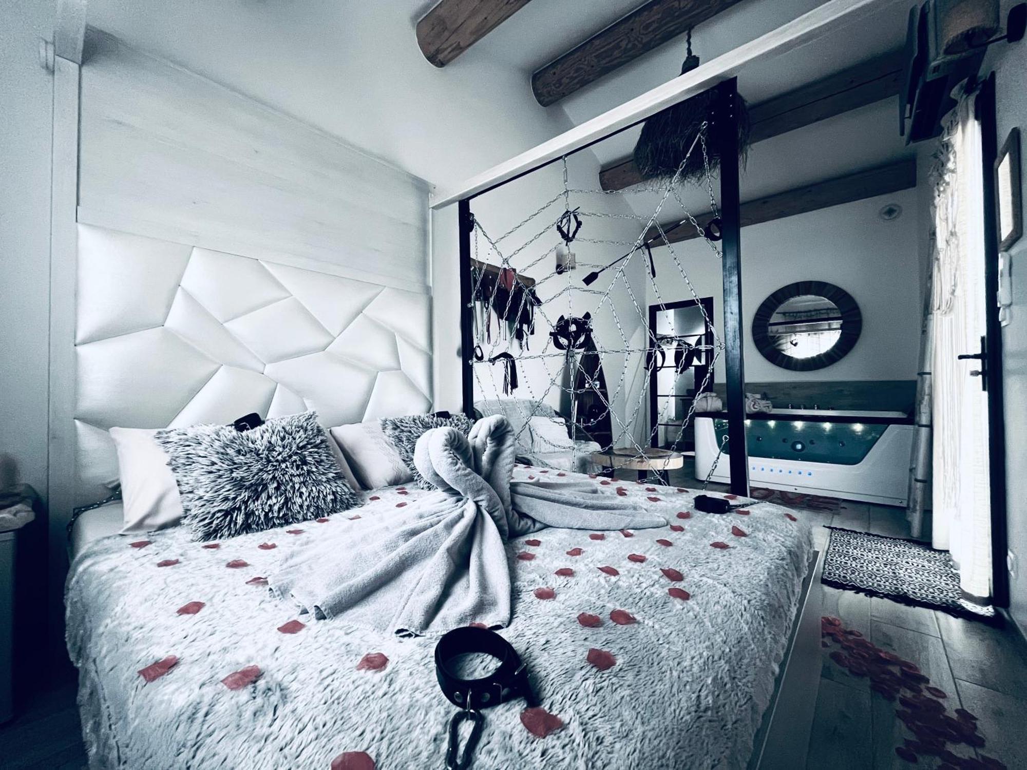 Villa Cocoon - Love Room Cocooning & 50 Nuances Cuges-les-Pins Exterior foto